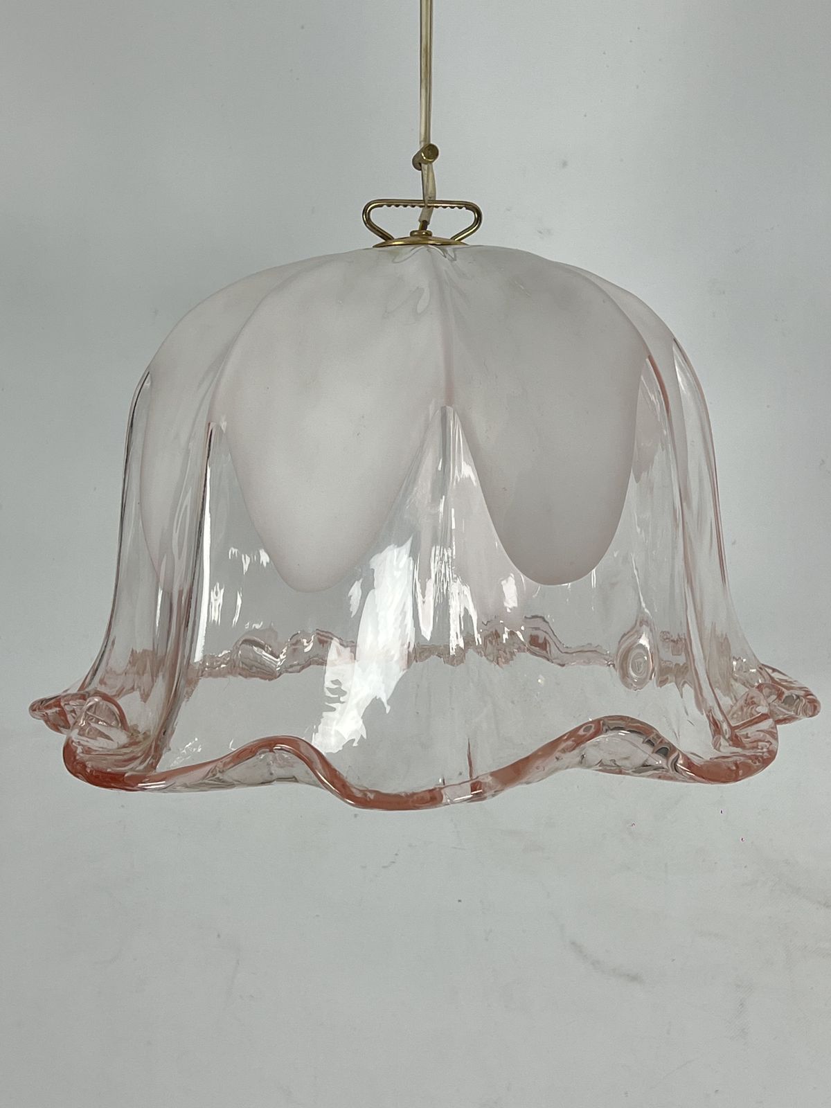 photo furniture La Murrina Chandelier In Pink And White Murano Glass. Italy 1970s