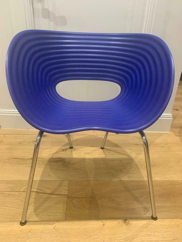 photo furniture 4 Vitra Tom Vac (3 White 1 Blue)   Chrome Legs