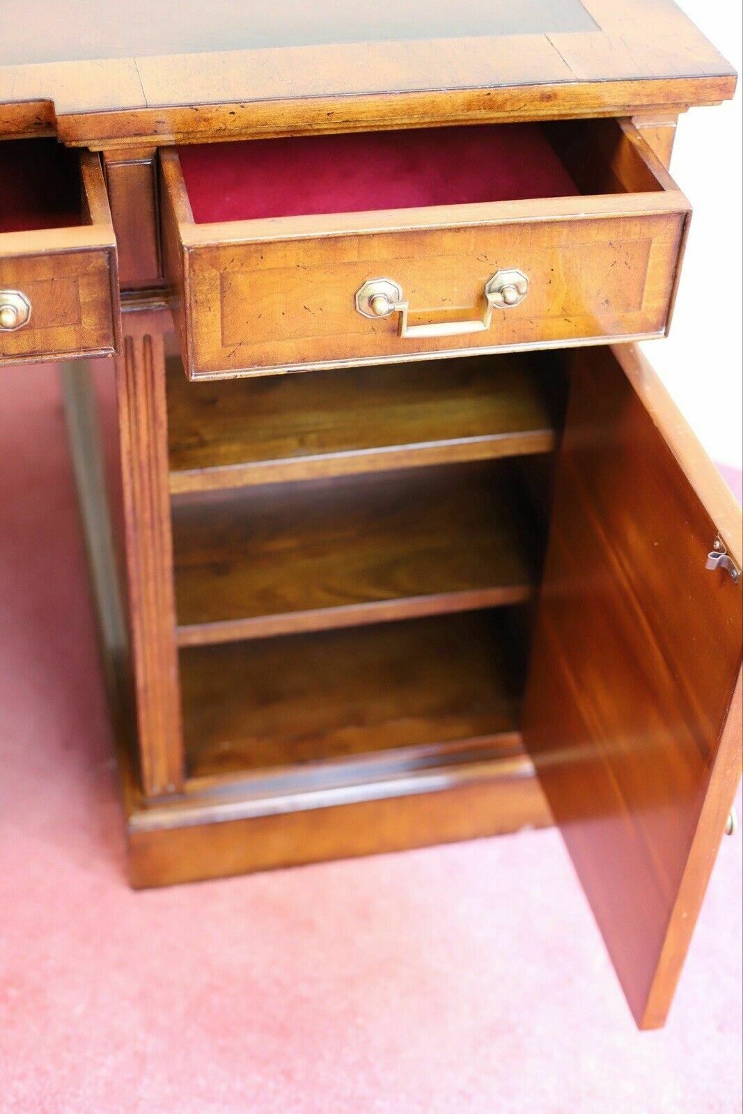 Brights Of Nettlebed, Stunning Double Side Flamed Mahogany Pedestal Desk photo 1250.0
