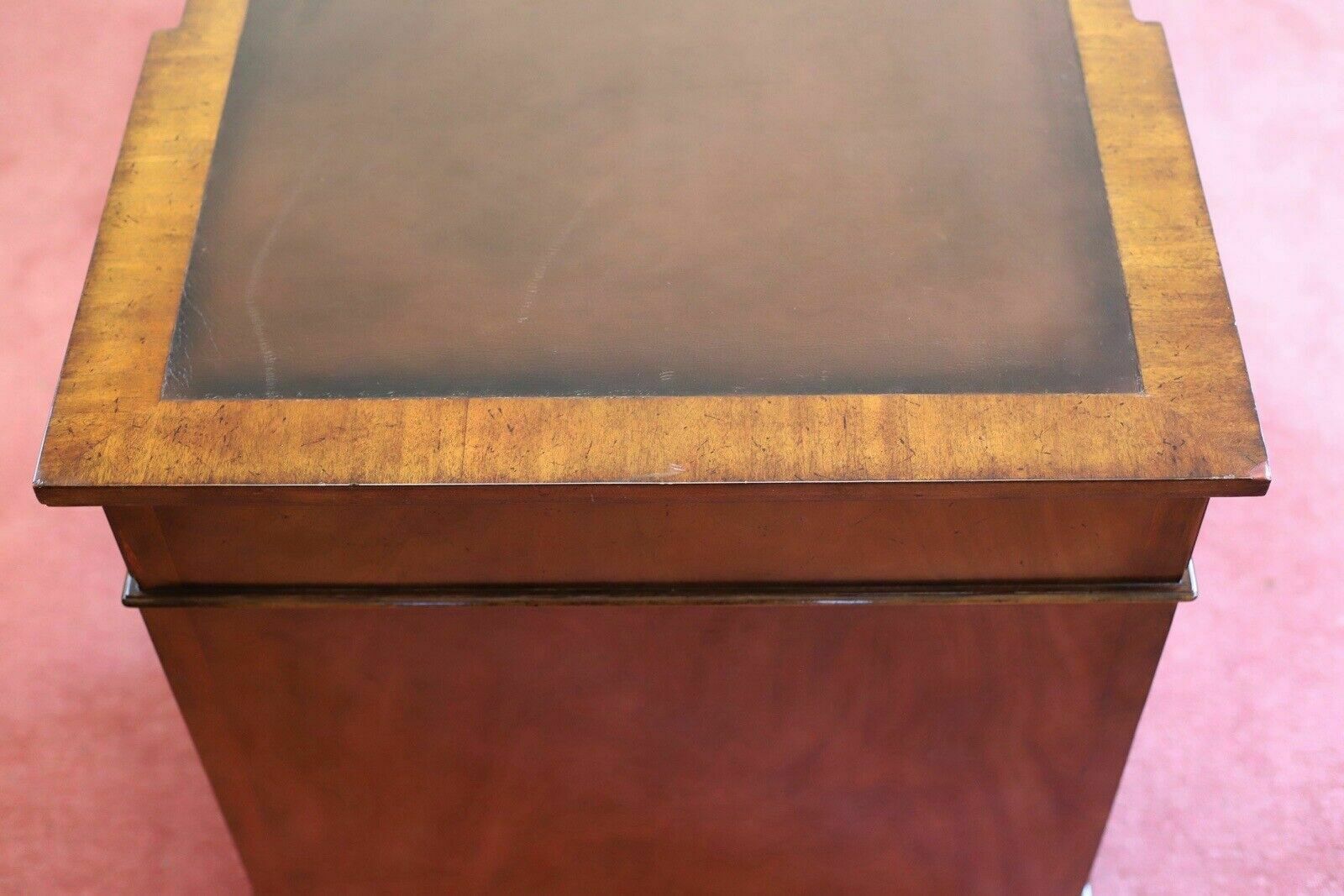 photo vinterior Brights Of Nettlebed, Stunning Double Side Flamed Mahogany Pedestal Desk