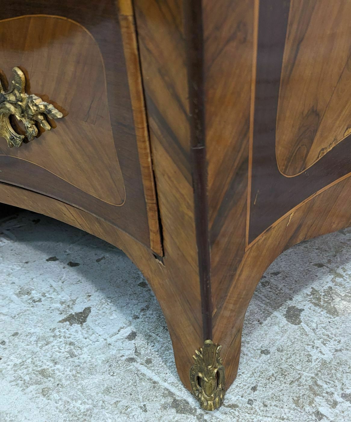 Louis XV Chest Of Drawers In Rosewood And Violet Wood, 18th Century photo vintage