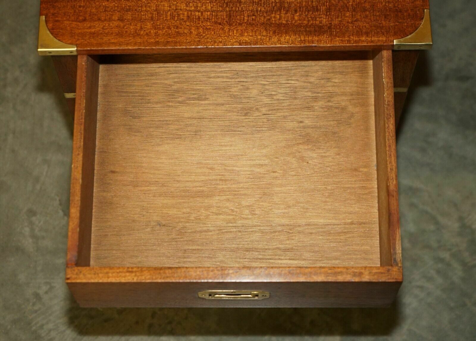 photo vintage Pair Of Fully Restored Harrods London Military Campaign Single Drawer Side Table
