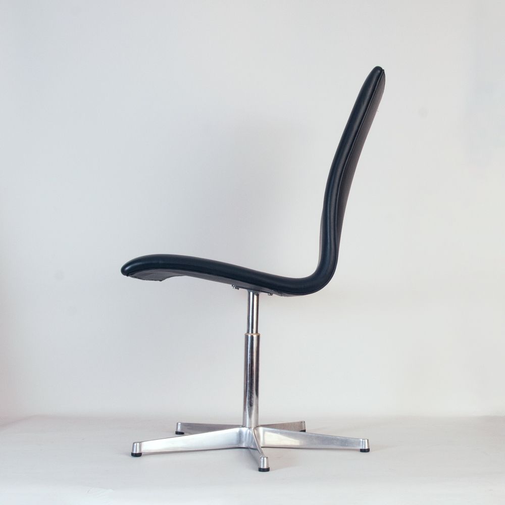 Arne Jacobsen ‘Oxford Chair’ photo furniture