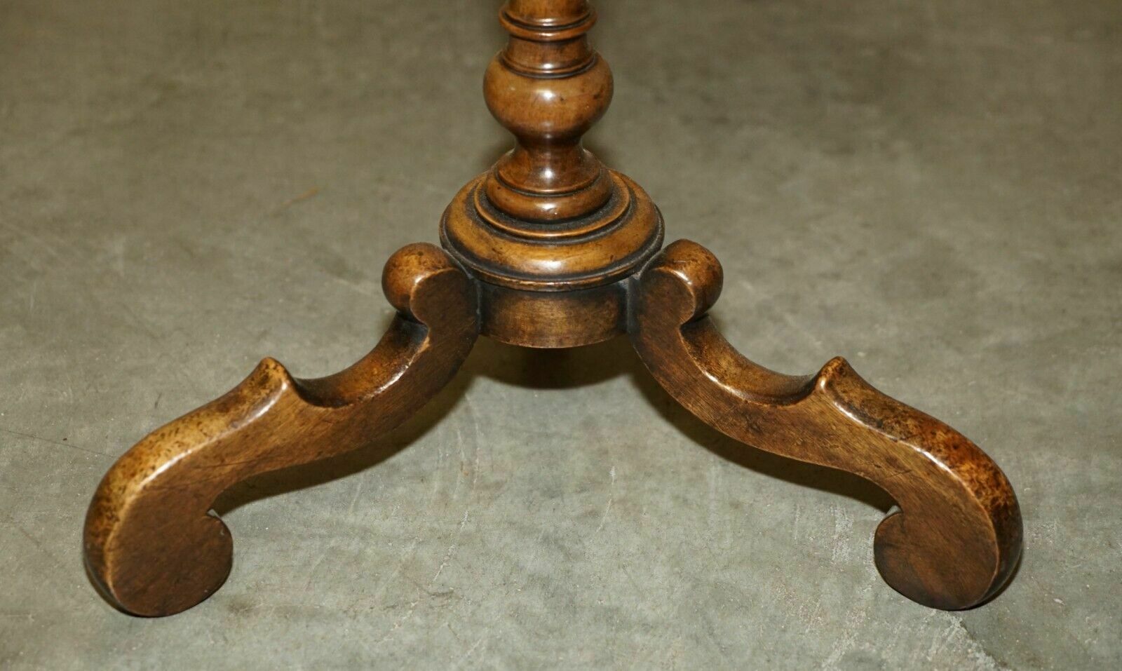 Fully Restored Antique Charles Tozer Oyster Mahogany Tripod Side End Lamp Table photo vintage
