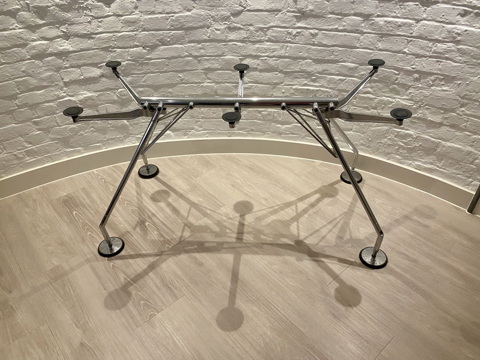 photo vintage Sir Norman Foster Original Tecno 1980s Mid Century Tables For Sale X4 Available