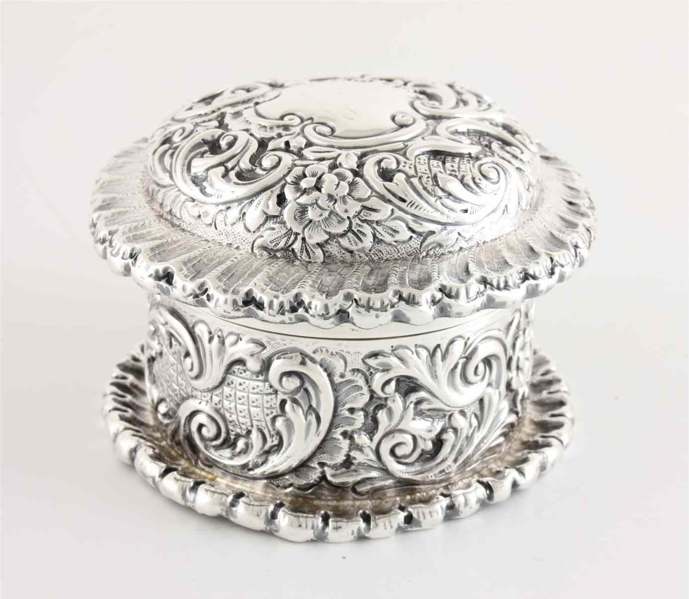 Silver Jewellery Box. Repousse Lidded Trinket Pot. Mappin Brothers. 1895. photo vinterior