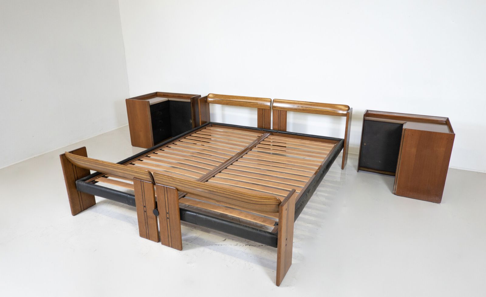 Artona Bed By Afra And Tobia Scarpa For Maxalto, With Matching Nightstands, Italy, 1970s