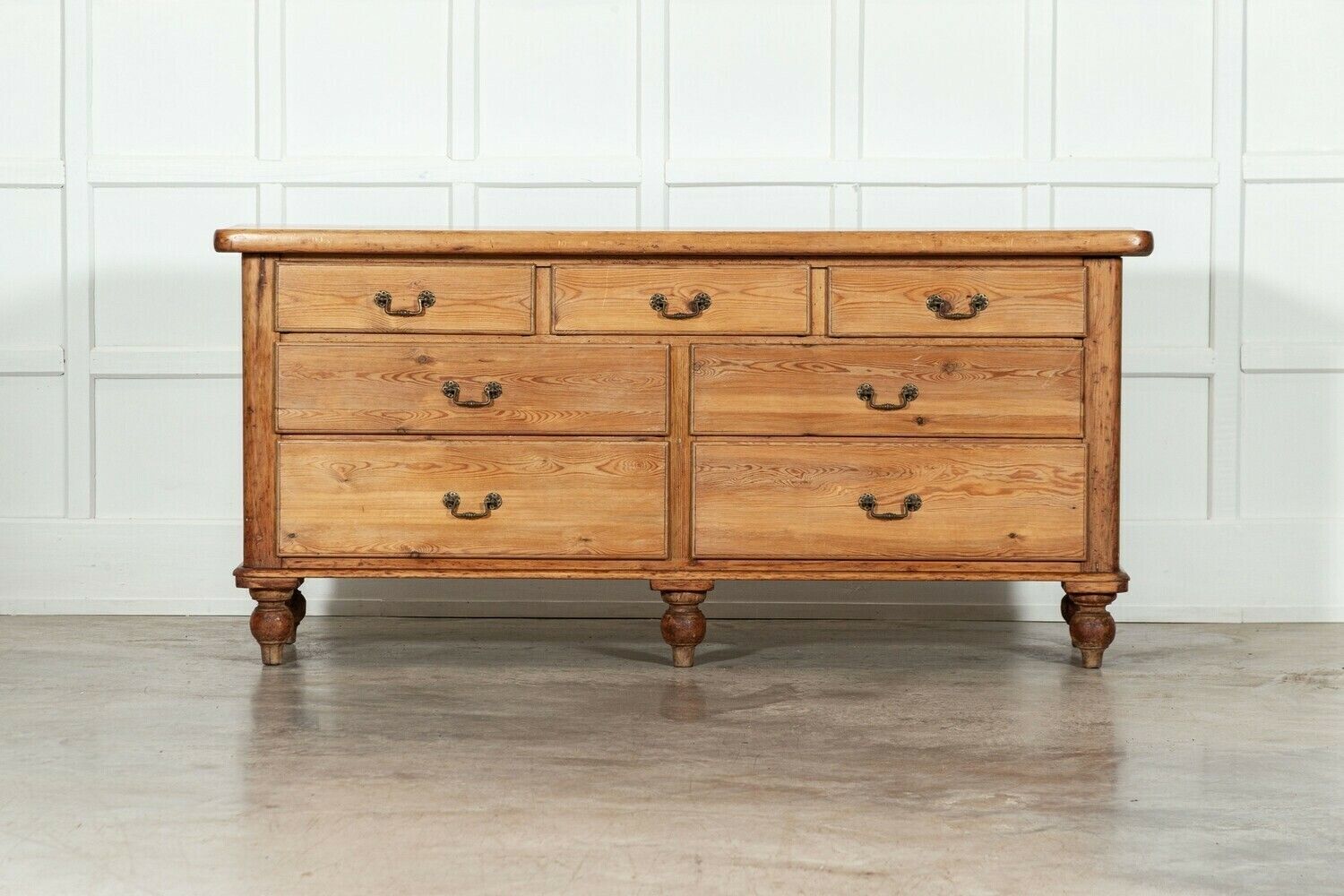 Large 19thc English Pine Dresser Base photo vinterior