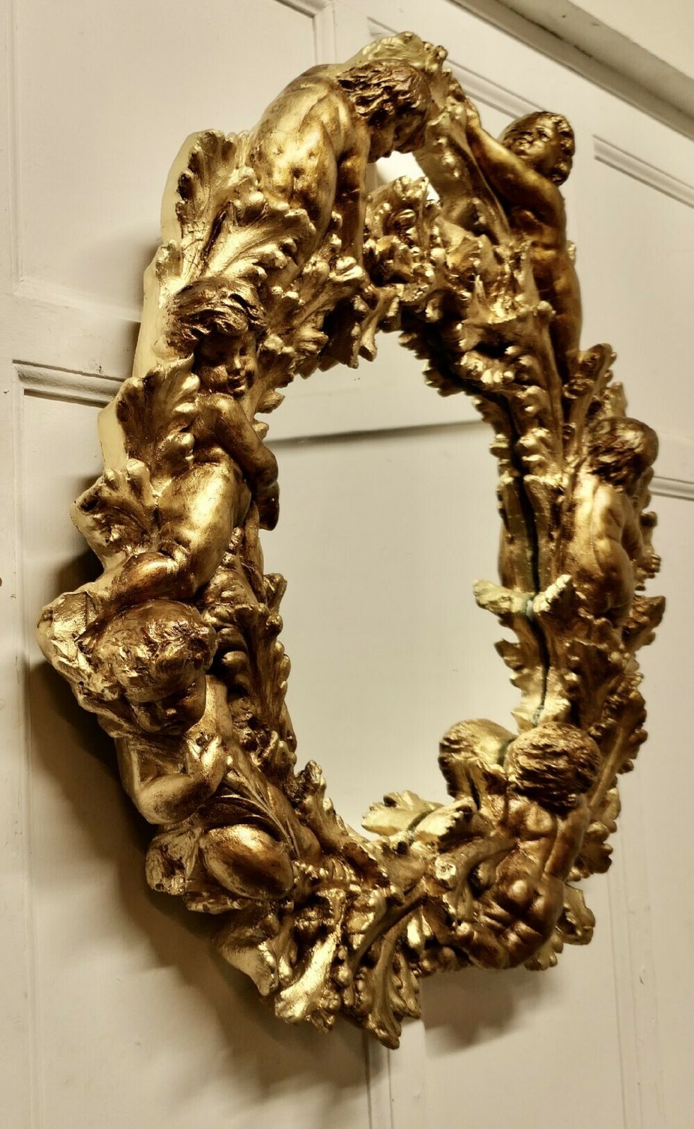A Superb 19th Century Italian Gilt Wreath Mirror photo vinterior