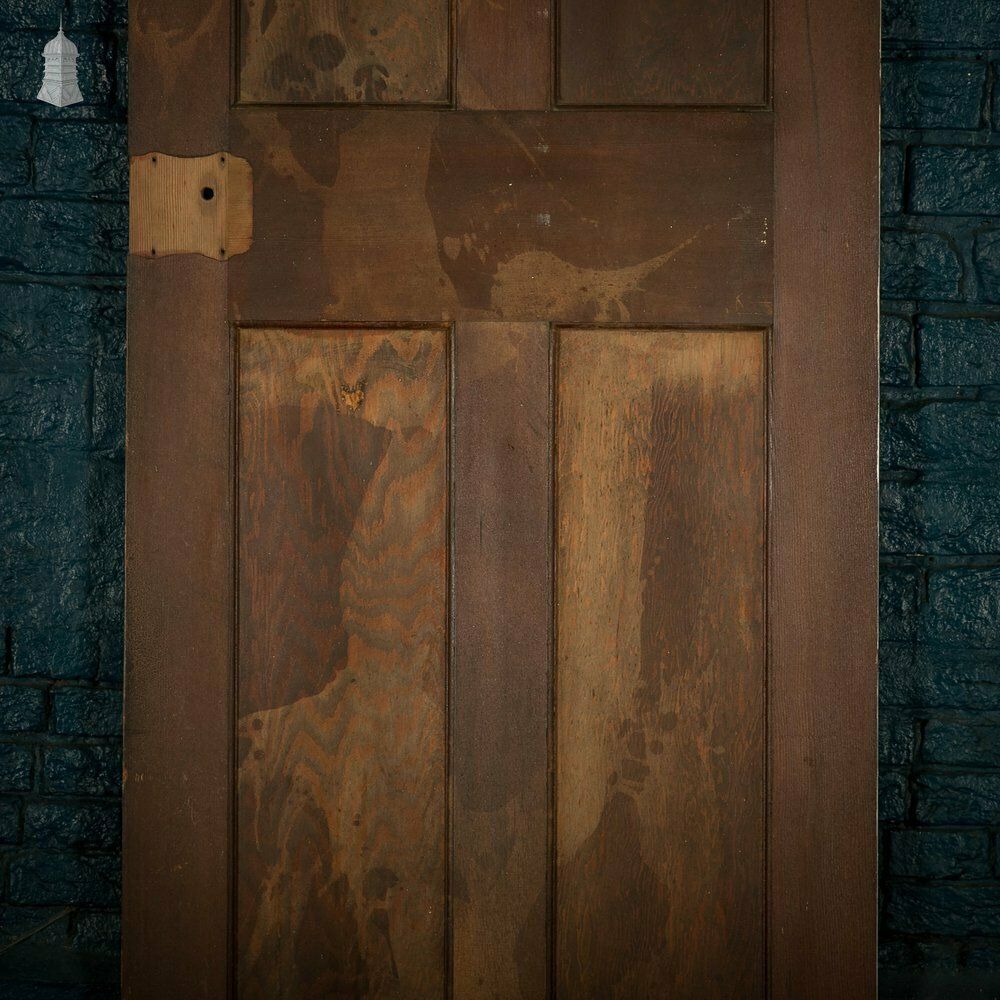 photo vintage Pitch Pine Panelled Door, 4 White Painted Moulded Panels