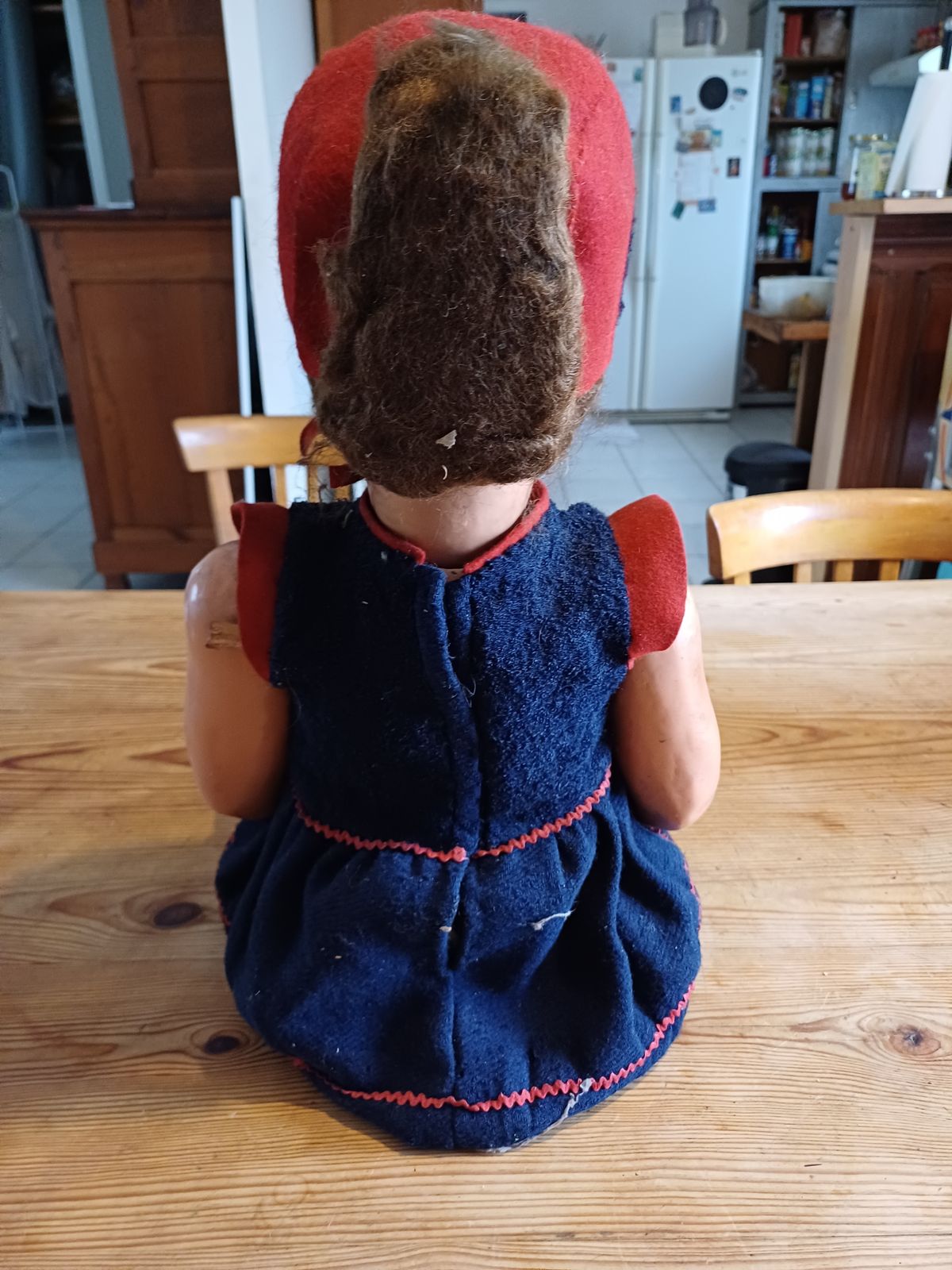 photo vintage Old Wood And Boiled Cardboard Doll