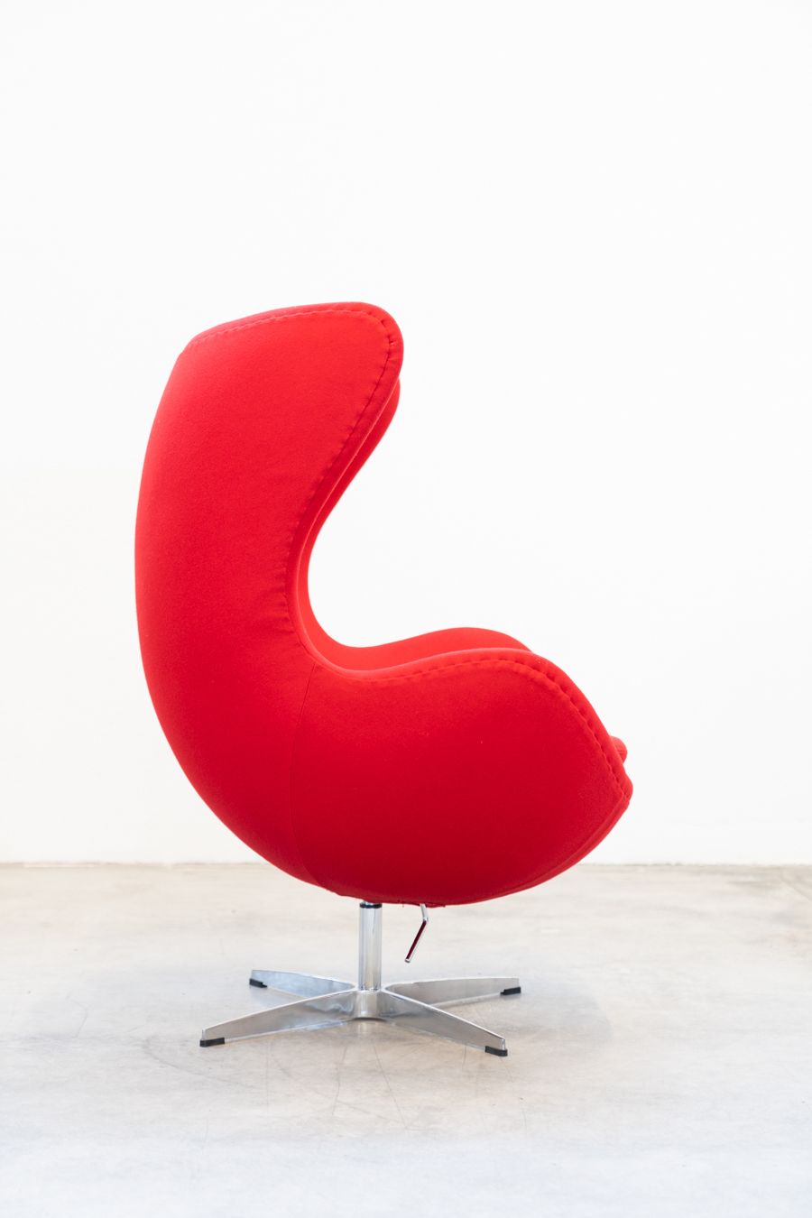 Riproduzione Poltrona Egg Chair Ispirata A Arne Jacobsen (1958) photo Furniture
