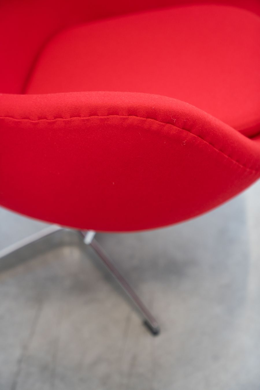 Riproduzione Poltrona Egg Chair Ispirata A Arne Jacobsen (1958) photo buy