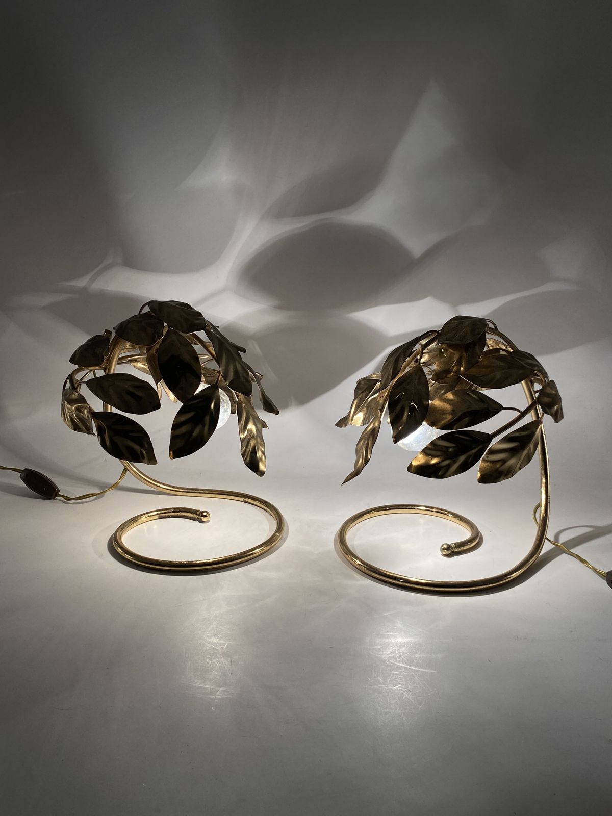photo vinterior Hollywood Regency Set Of 2 Brass Leaves Table Lamps, Bottega Gadda Italy, 1970s