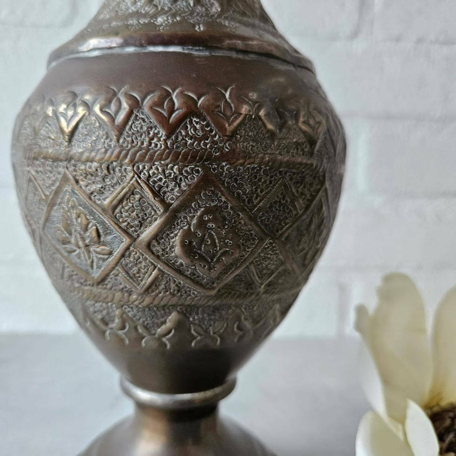 Decorative Oriental Vase Copper Alloy, Metallic Vase For Flowers Or Dried Flowers photo for sale
