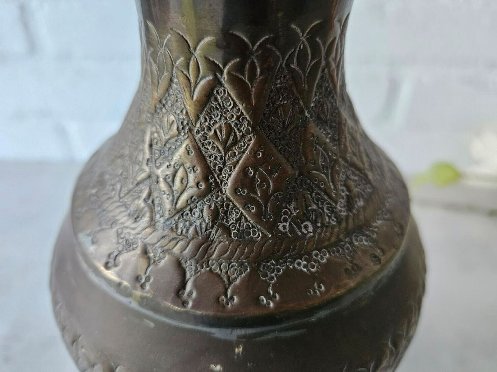 photo furniture Decorative Oriental Vase Copper Alloy, Metallic Vase For Flowers Or Dried Flowers