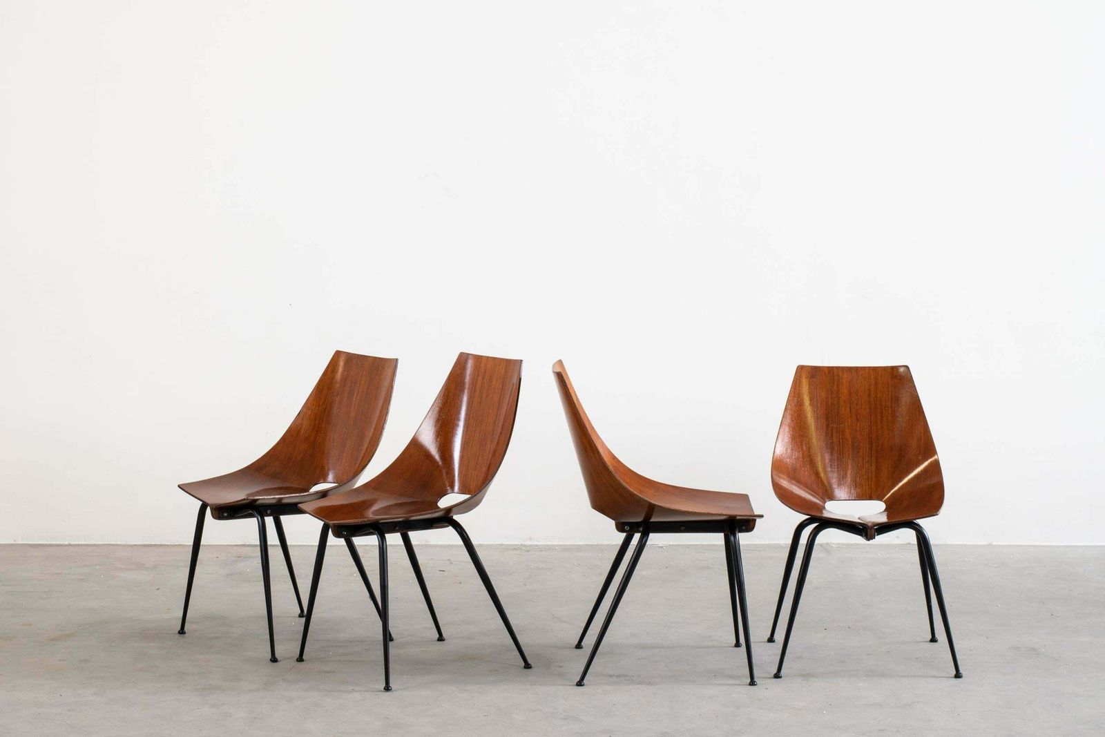 Carlo Ratti Set Of Four Chairs In Plywood By Società Compensati Curvi 1950s photo vintage
