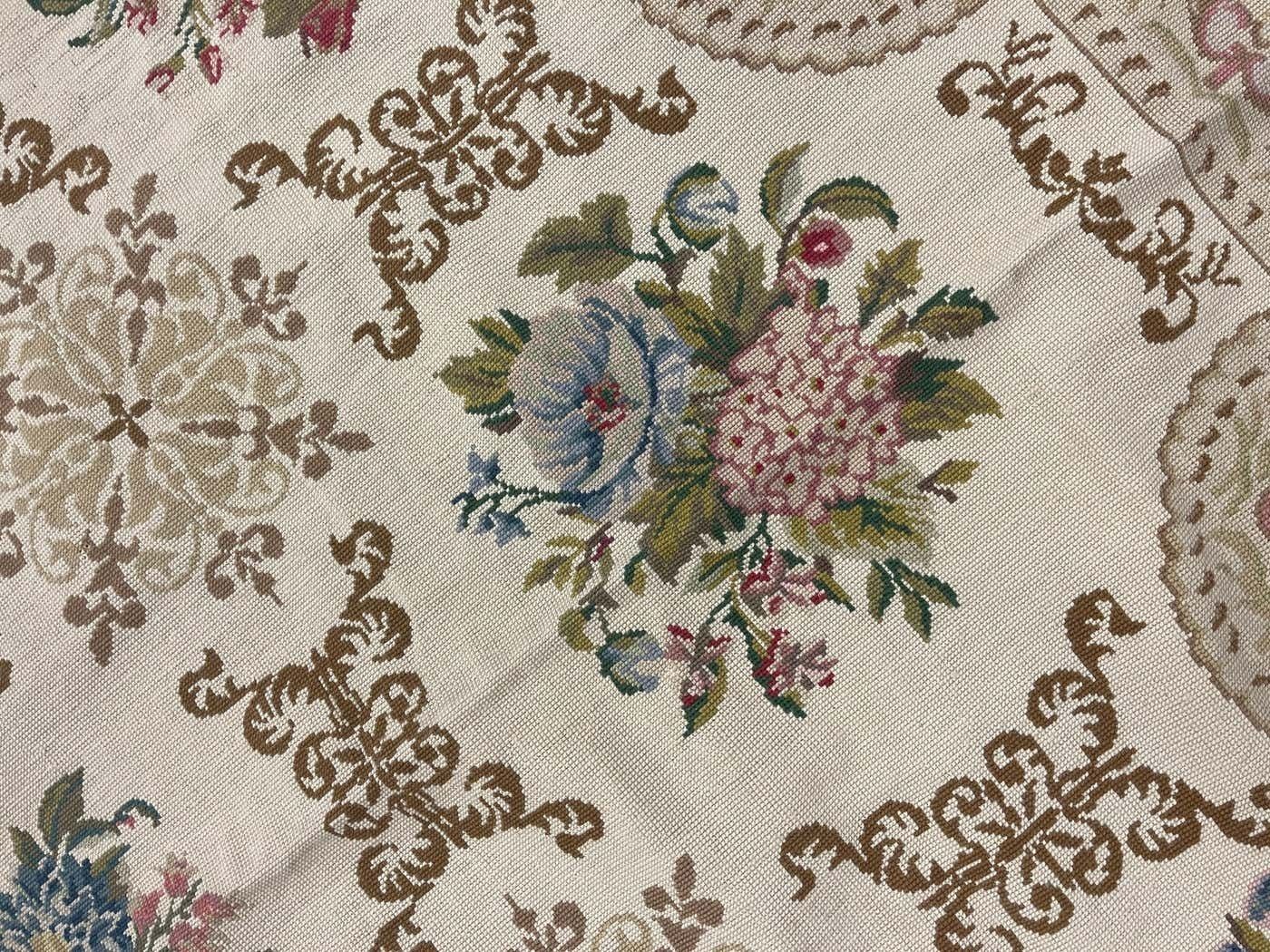 Traditional Beige Carpet Repeat Bunch Of Flowers Rug Needlepoint Livingroom Rug photo Textiles