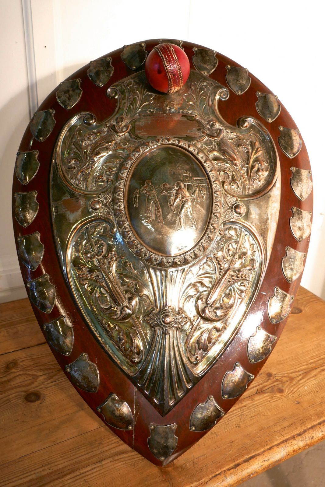photo vinterior 1901 Art Nouveau Sheffield Plate Cricket Trophy Shield, By Walker Hall And Sons