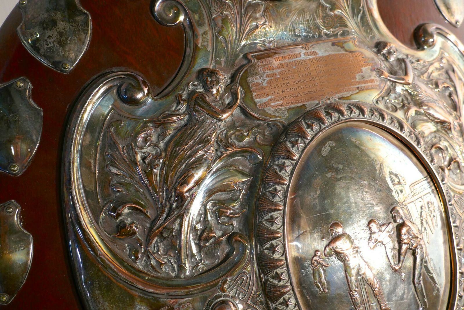 photo vintage 1901 Art Nouveau Sheffield Plate Cricket Trophy Shield, By Walker Hall And Sons