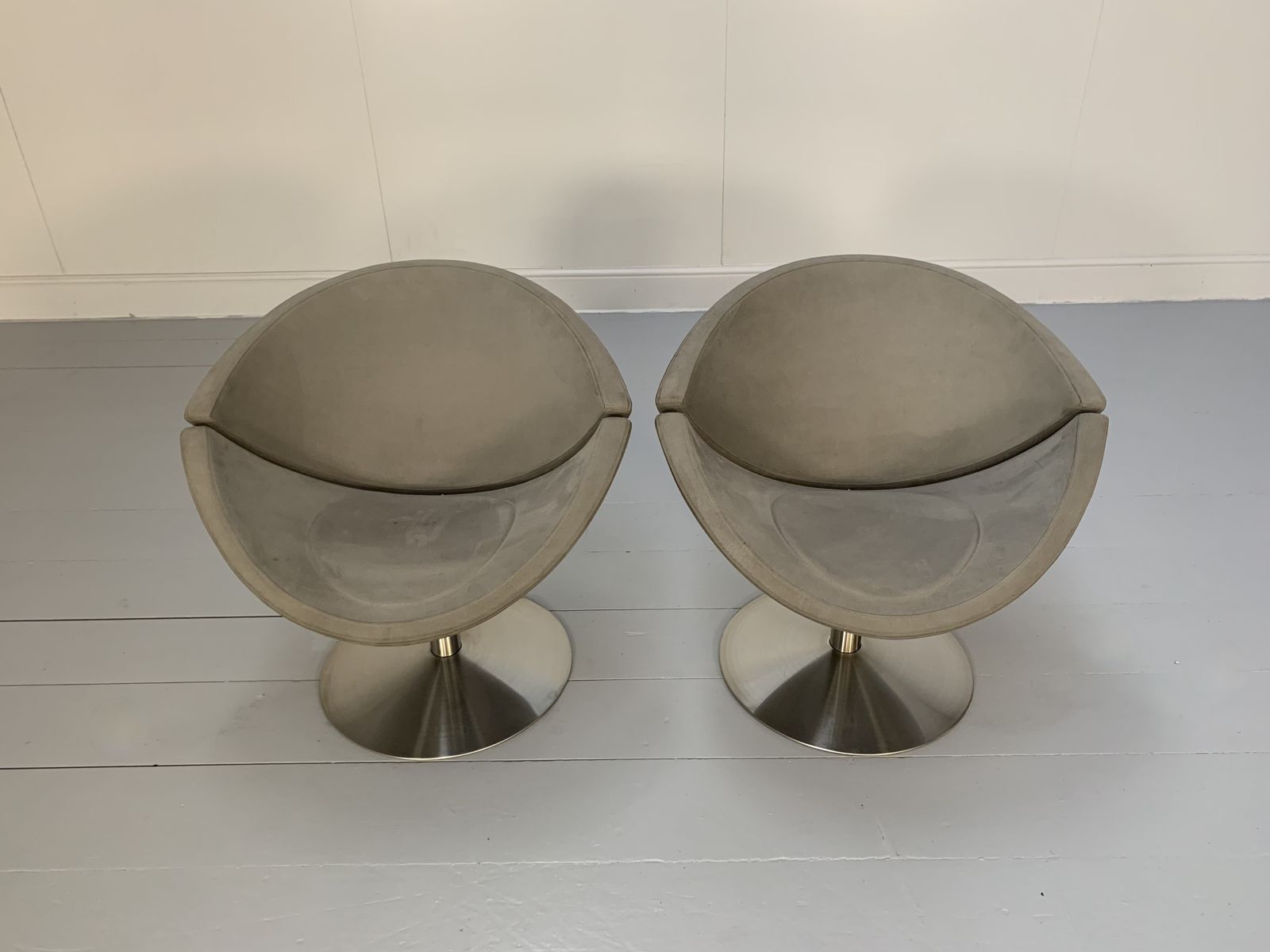 Pair Of Erik Jorgensen “Apollo” Ej 96 Chairs – In Mid Grey Alcantara photo for sale