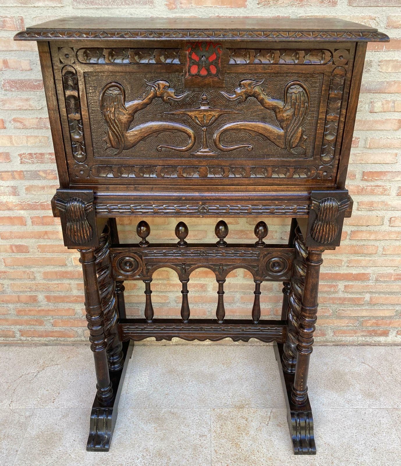 Cabinet bar espagnol Renaissance d'époque en chêne, 1890 photo furniture