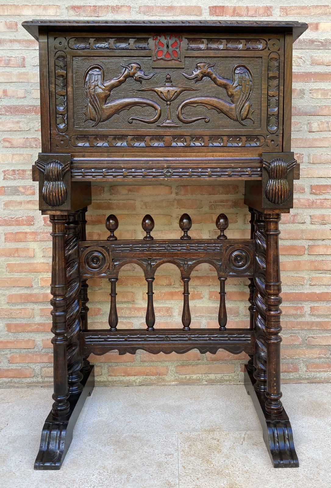 Cabinet bar espagnol Renaissance d'époque en chêne, 1890 photo for sale