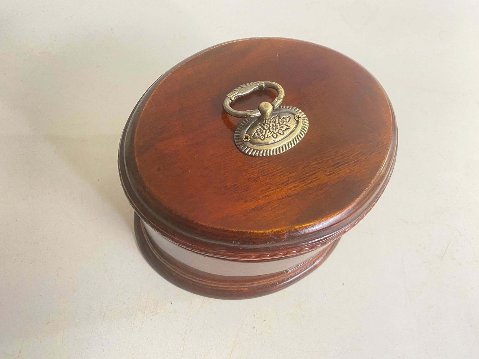 Large Oval Jewelry Box, Color With With Internal Compartments France 19th photo vintage