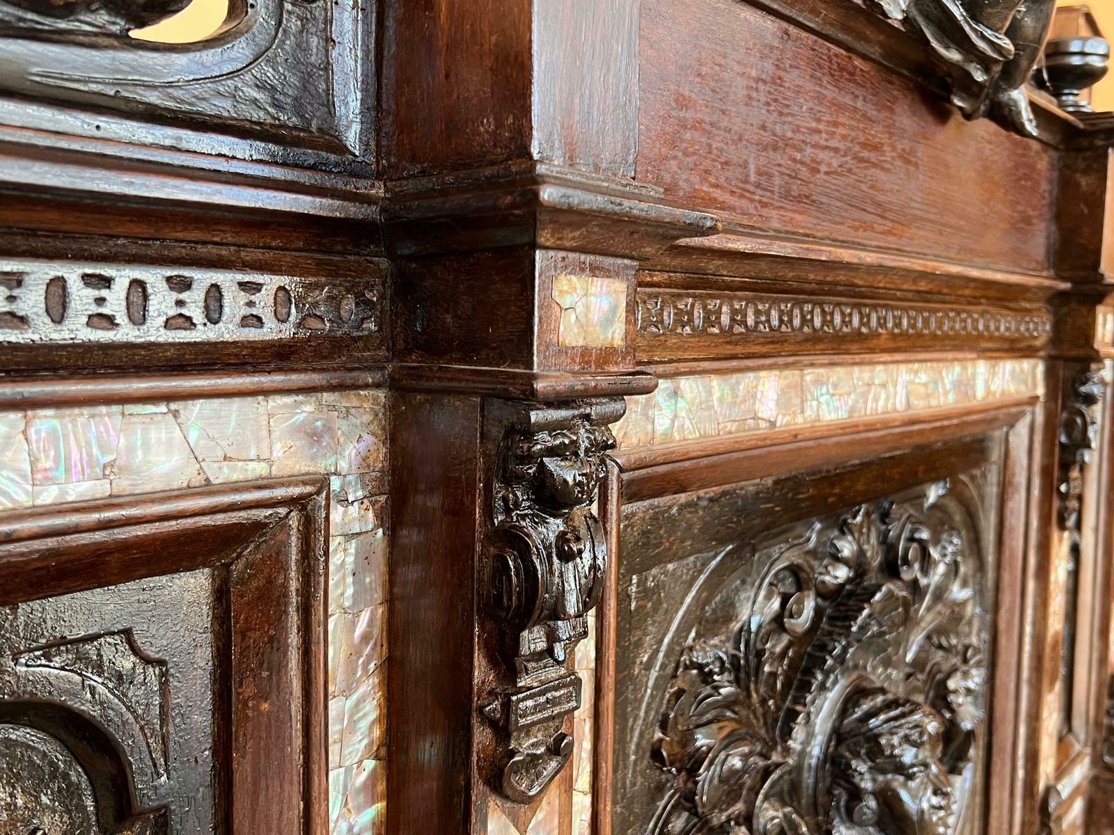 photo vinterior Lit français Napoléon III en bois ébénisé noir sculpté aux chérubins