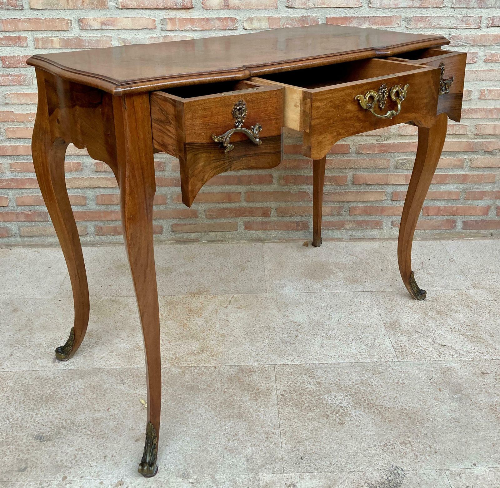 19th Century Louis XV French Desk With Cabriolet Legs, 1890s photo vinterior