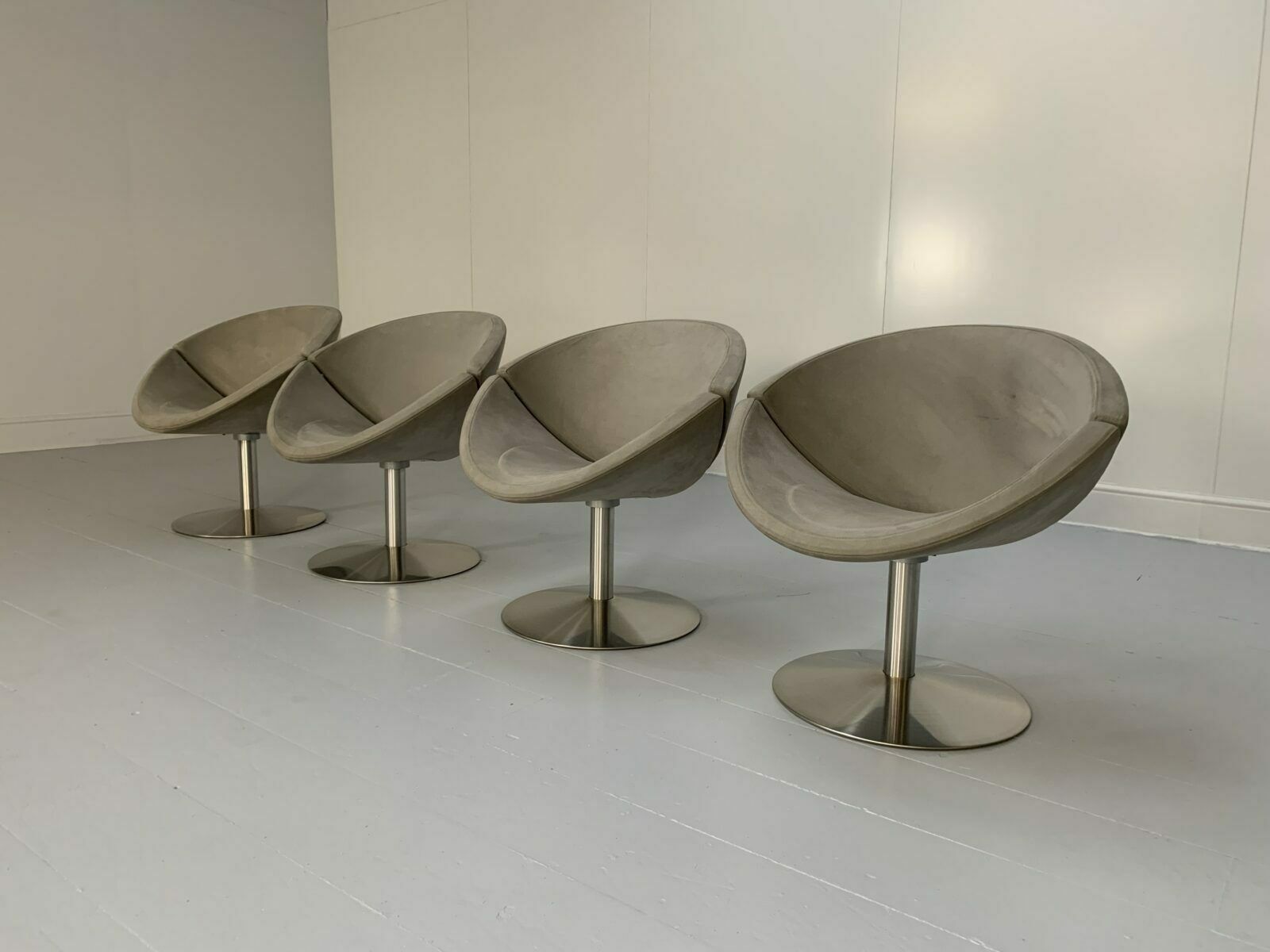 Suite Of 4 Erik Jorgensen “Apollo” Ej 96 Chairs  In Mid Grey Alcantara