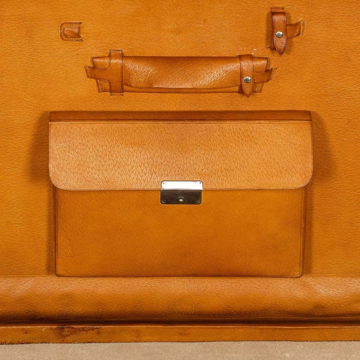 photo vinterior 20th Century English Leather Trunk On Metal Stand, C.1910