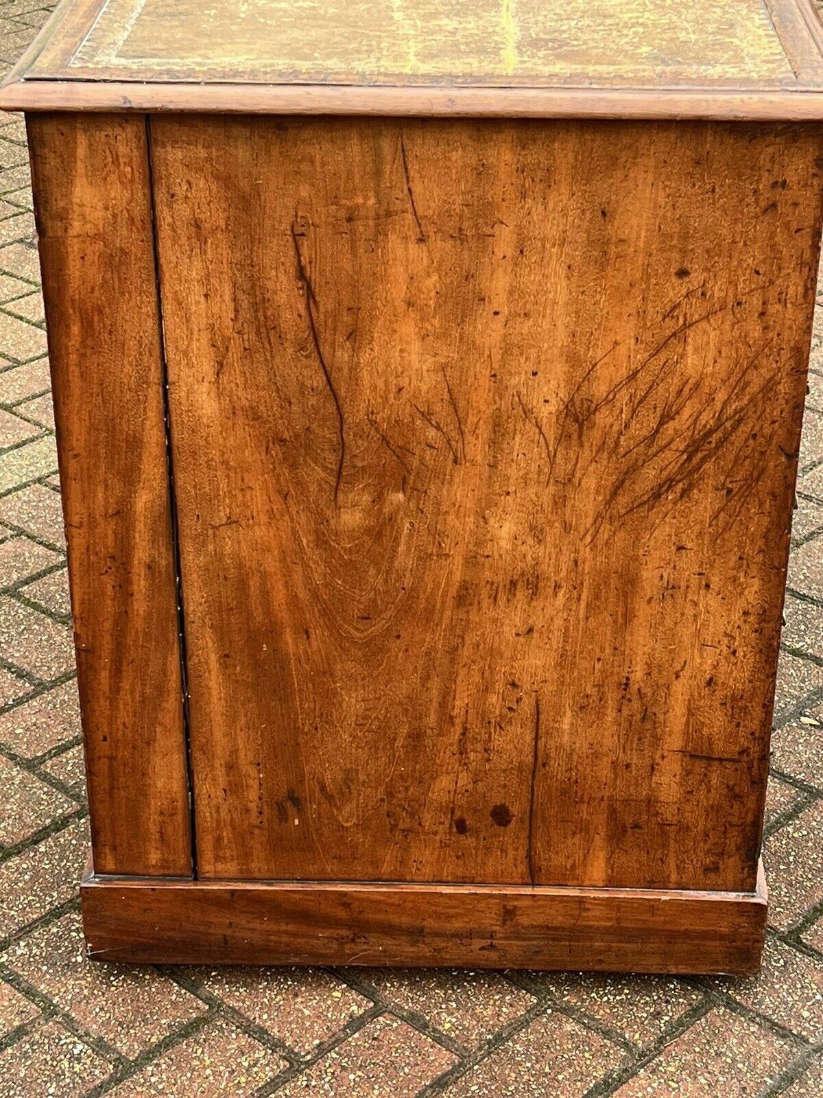 1695.0 Georgian Mahogany Desk. Superb Proportions. photo
