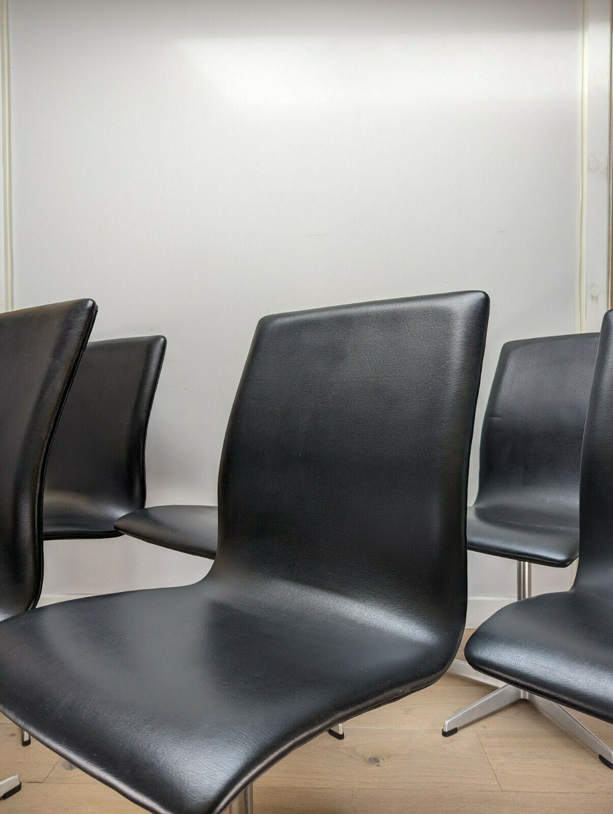 2 X Arne Jacobsen Oxford Chairs By Fritz Hansen   Denmark photo 600.0