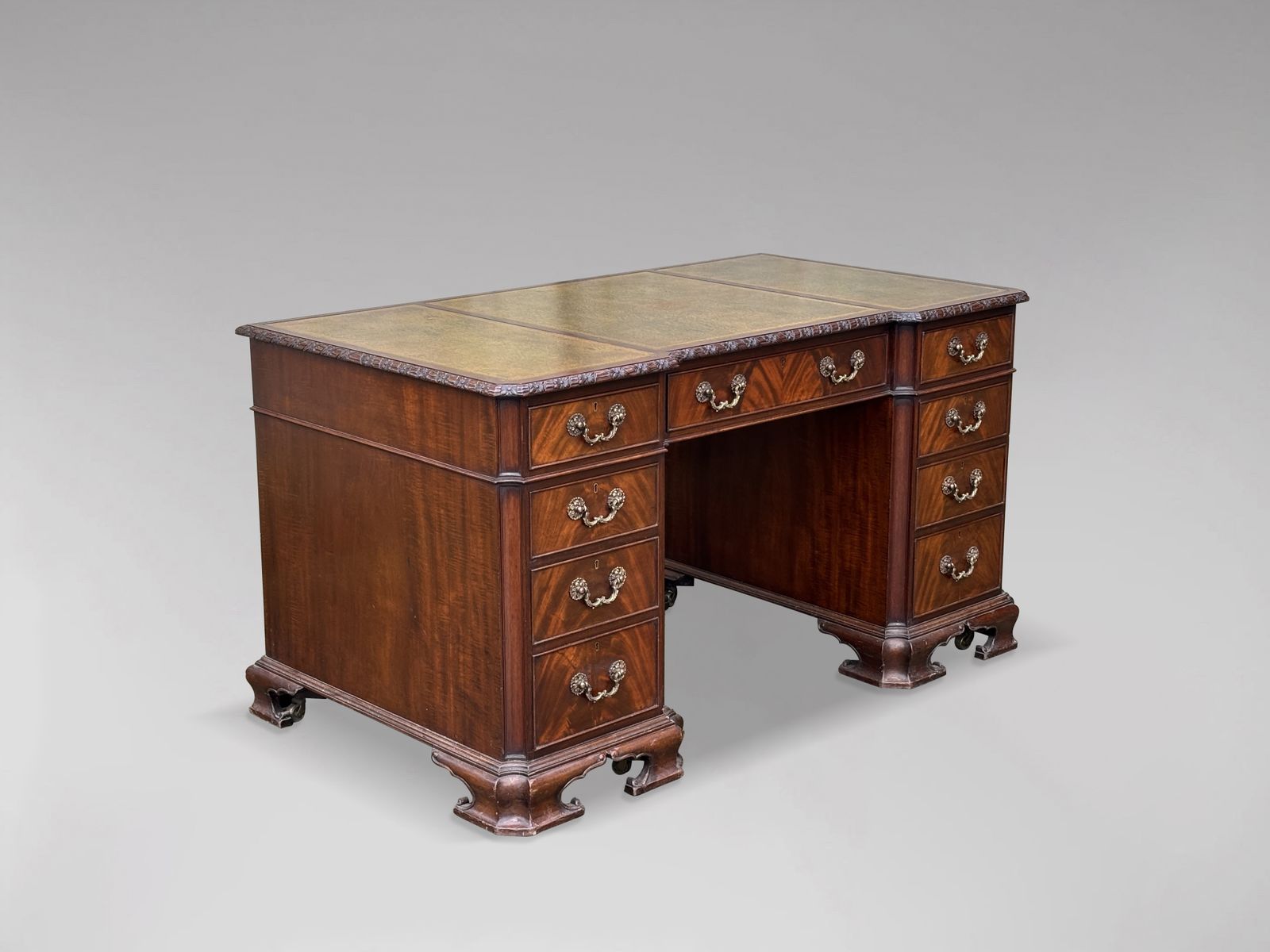 19th Century Chippendale Style Mahogany Pedestal Desk photo vinterior