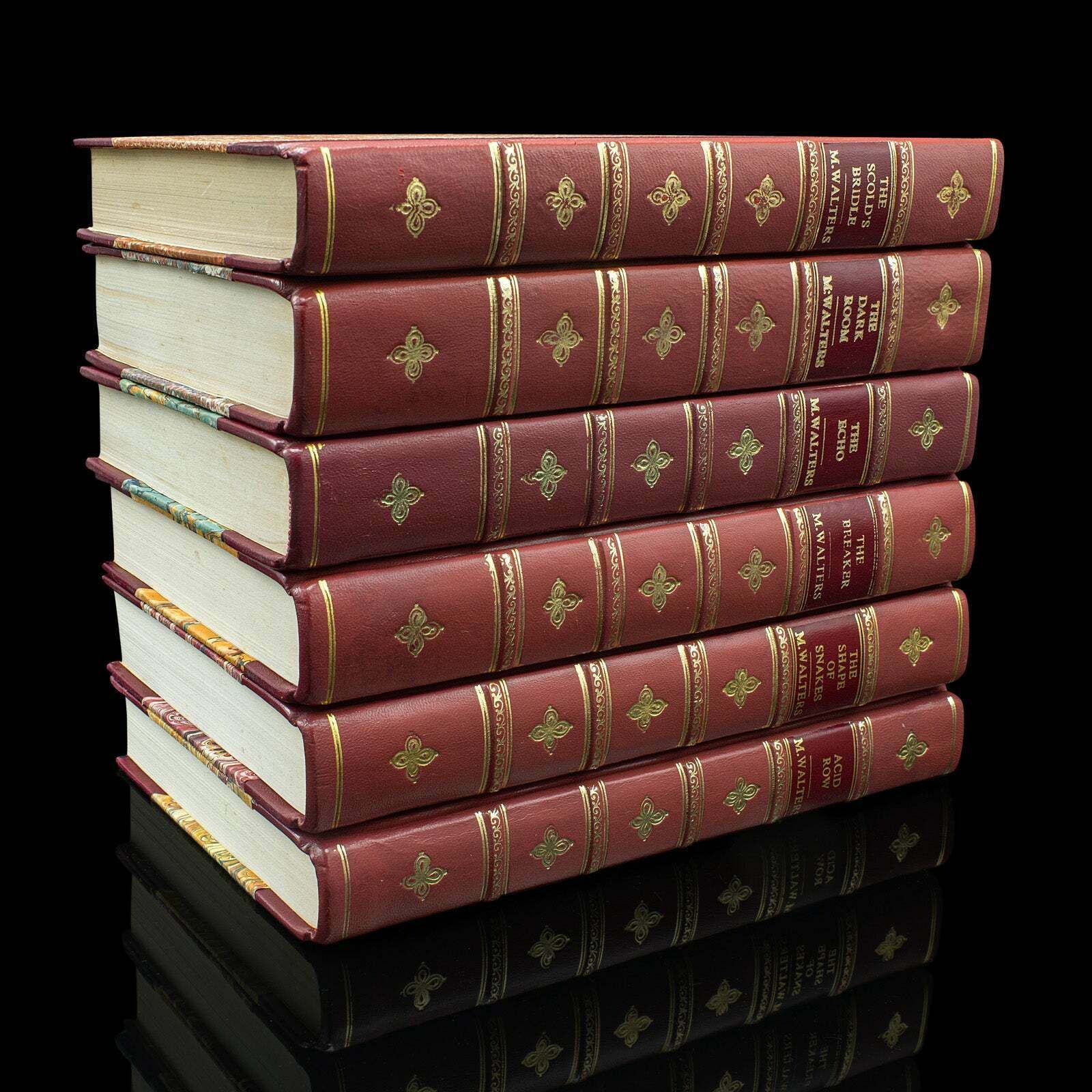 Set Of 6 First Edition Novels By Minette Walters, Signed, English, Hard Bound photo furniture