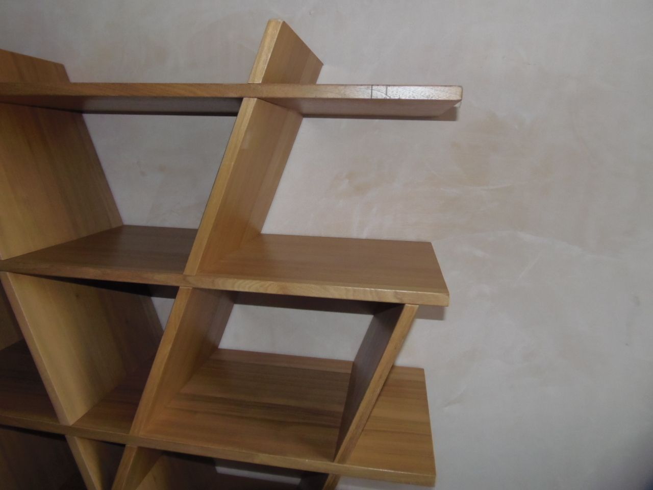Contemporary Angular Bookshelf / Display Unit . photo vinterior