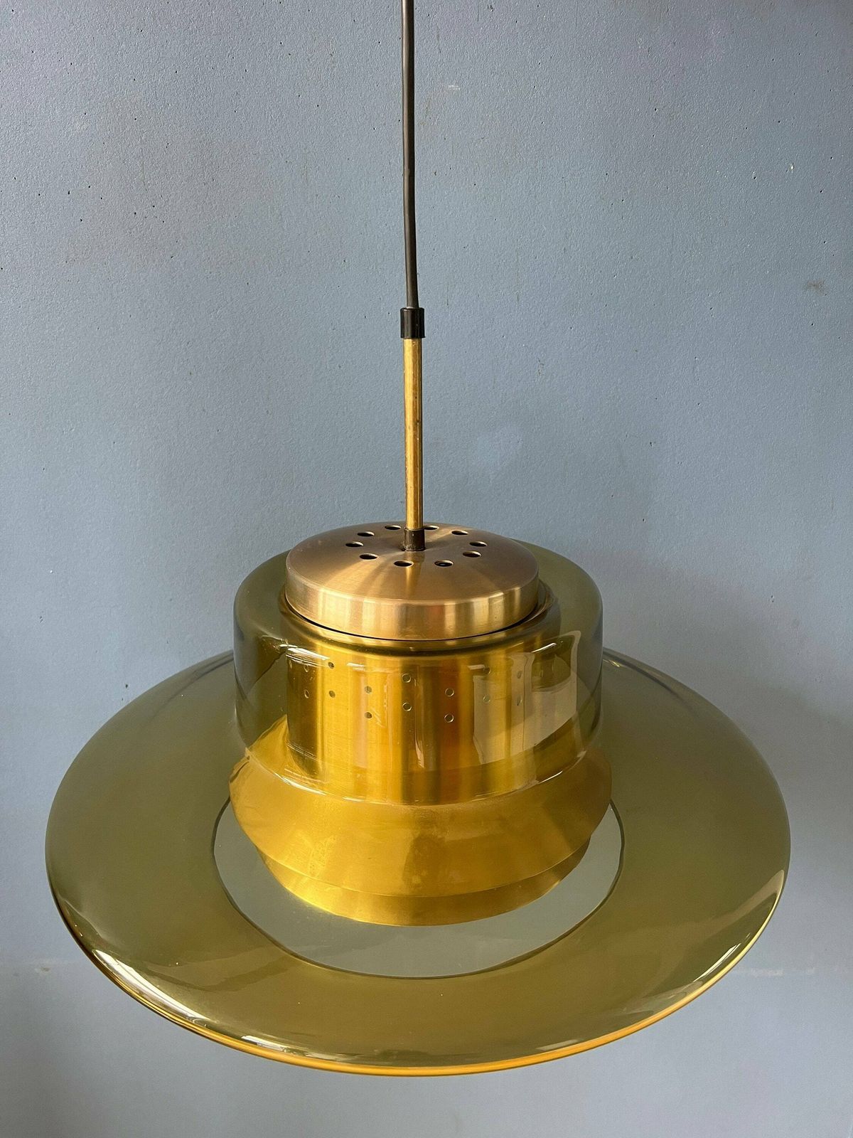 photo furniture Mid Century Gele Rookglazen Dijkstra Space Age Hanglamp