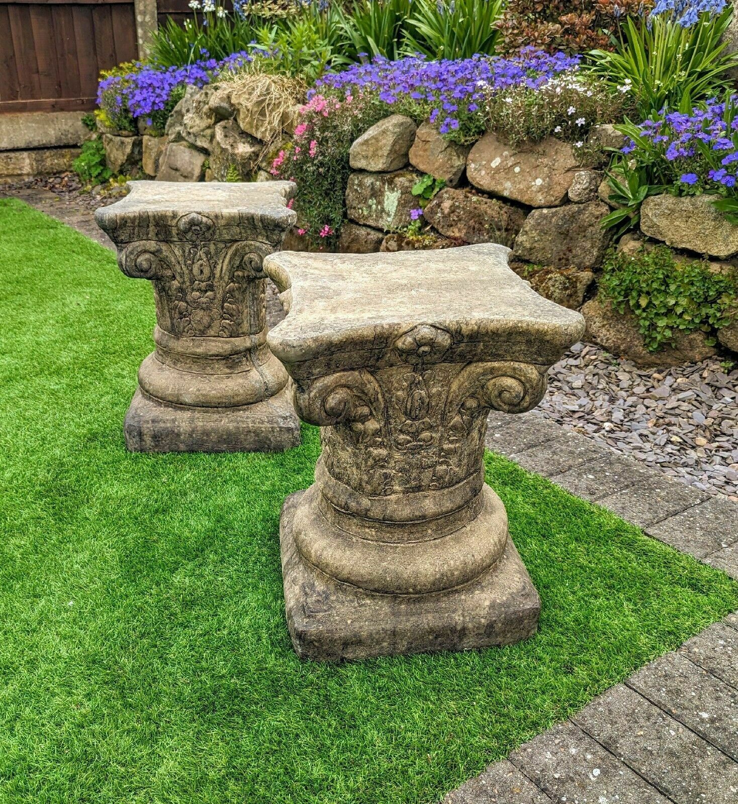 photo furniture Short Corinthian Style Columns/Garden Plinth In English Stone 0029.