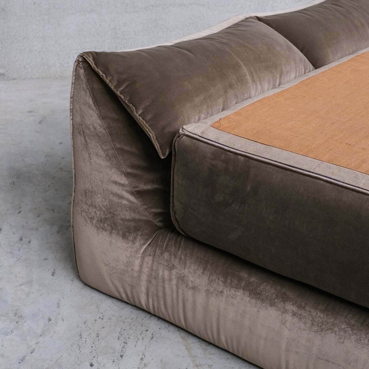 Original Mid Century Italian Mario Bellini 'Le Bambole' Bed Or Day Bed photo vinterior