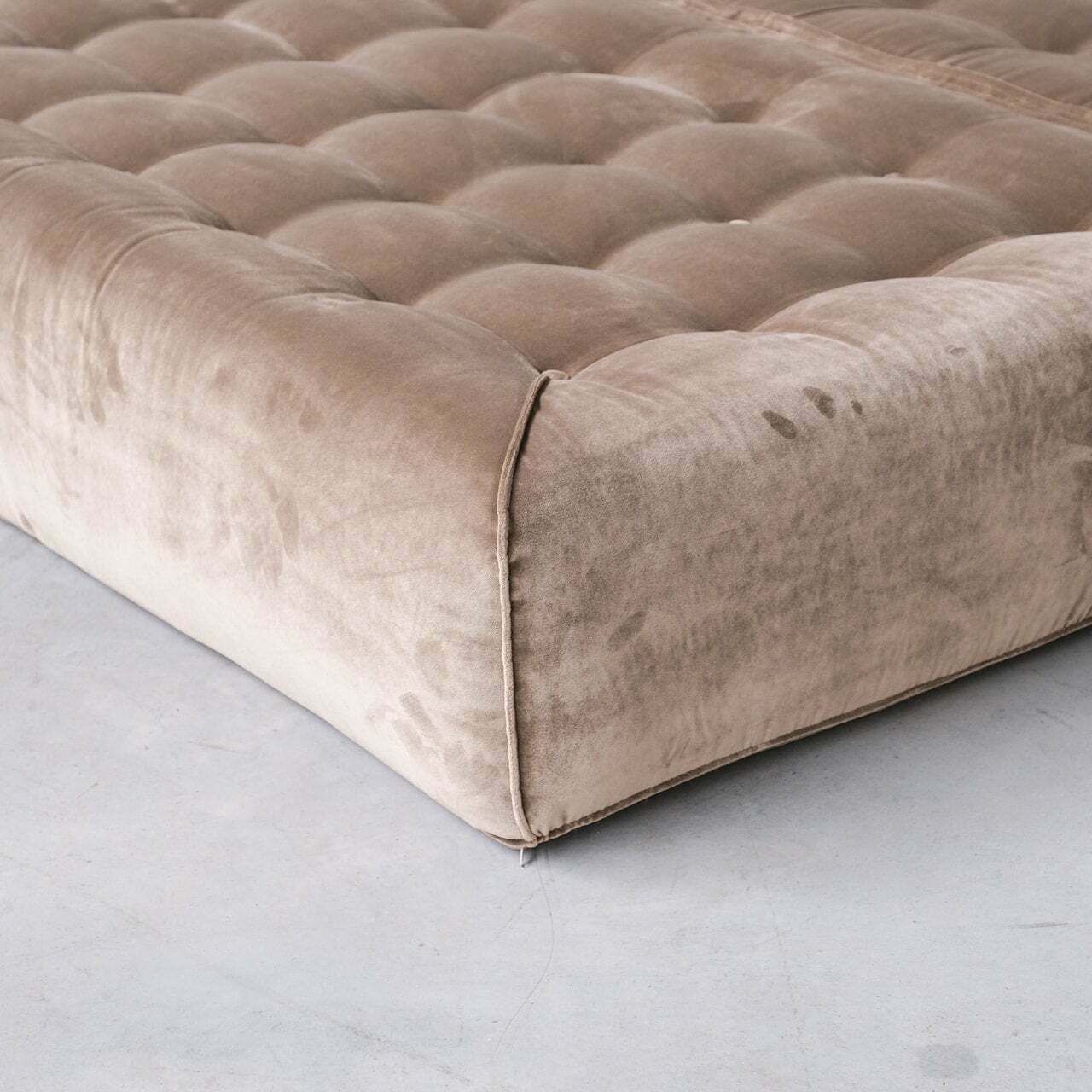 photo buy Original Mid Century Italian Mario Bellini 'Le Bambole' Bed Or Day Bed