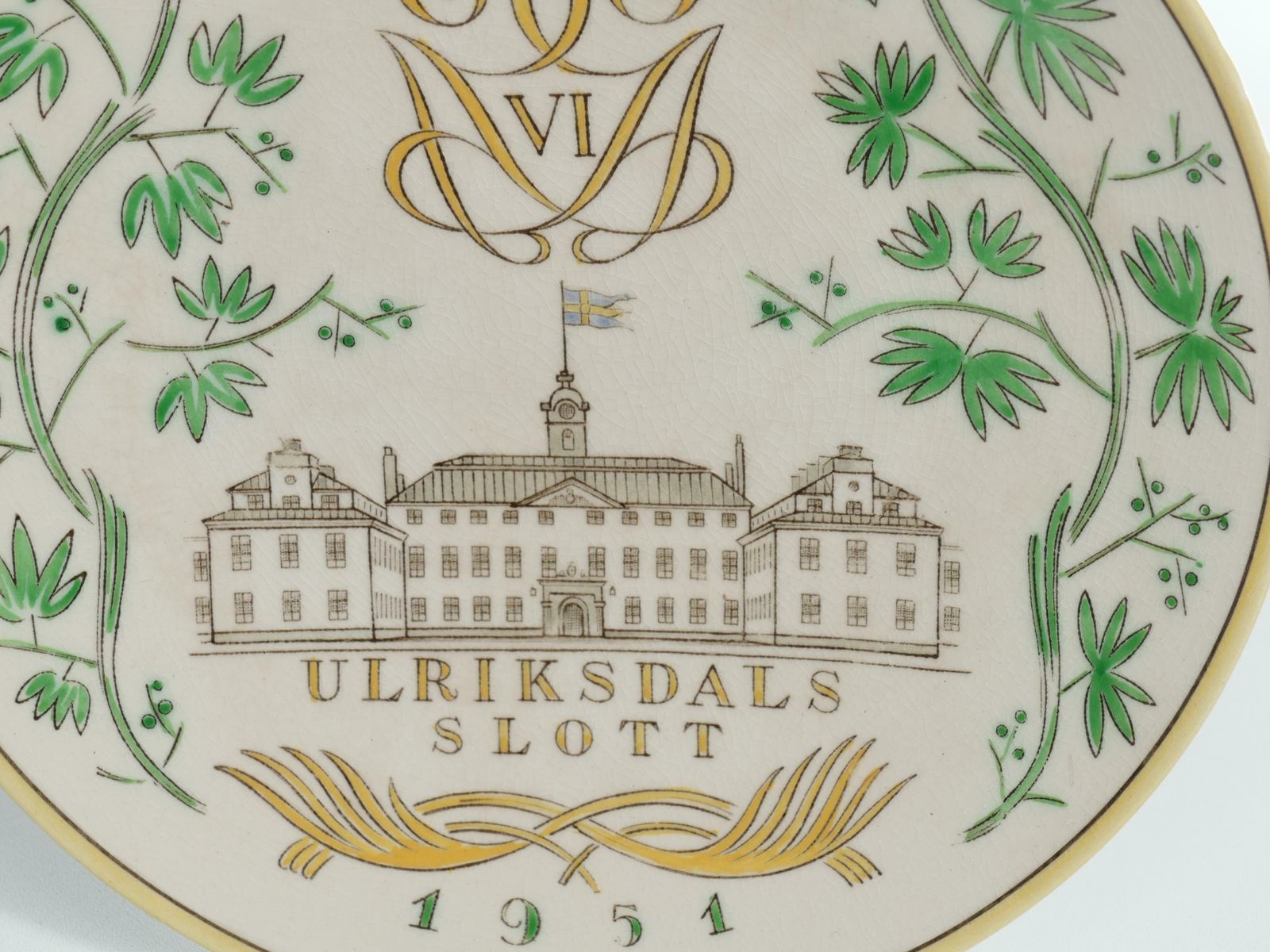 Swedish Grace Plates With Ulriksdal Palace In Yellow And Green By Gefle 1951 photo vinterior