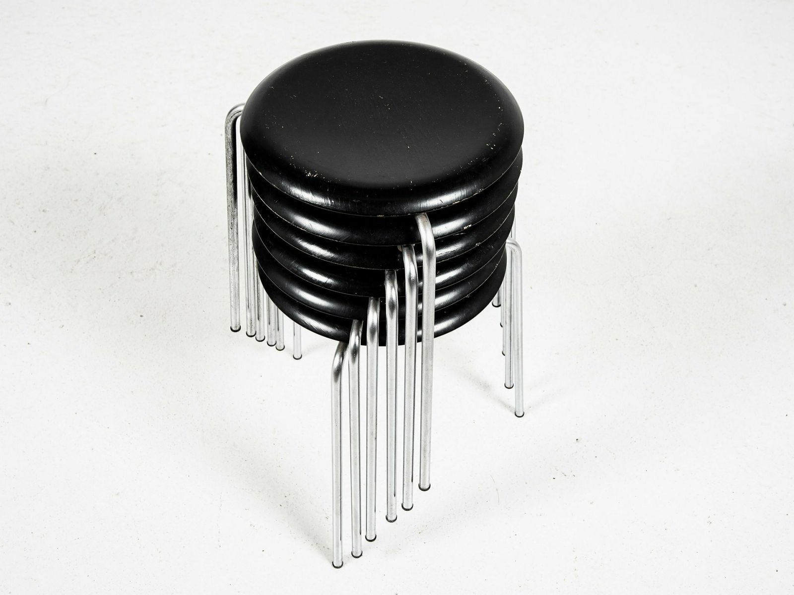 Midcentury Set Of 6 Dot Stools In Black By Arne Jacobsen For Fritz Hansen, 1964 photo vinterior