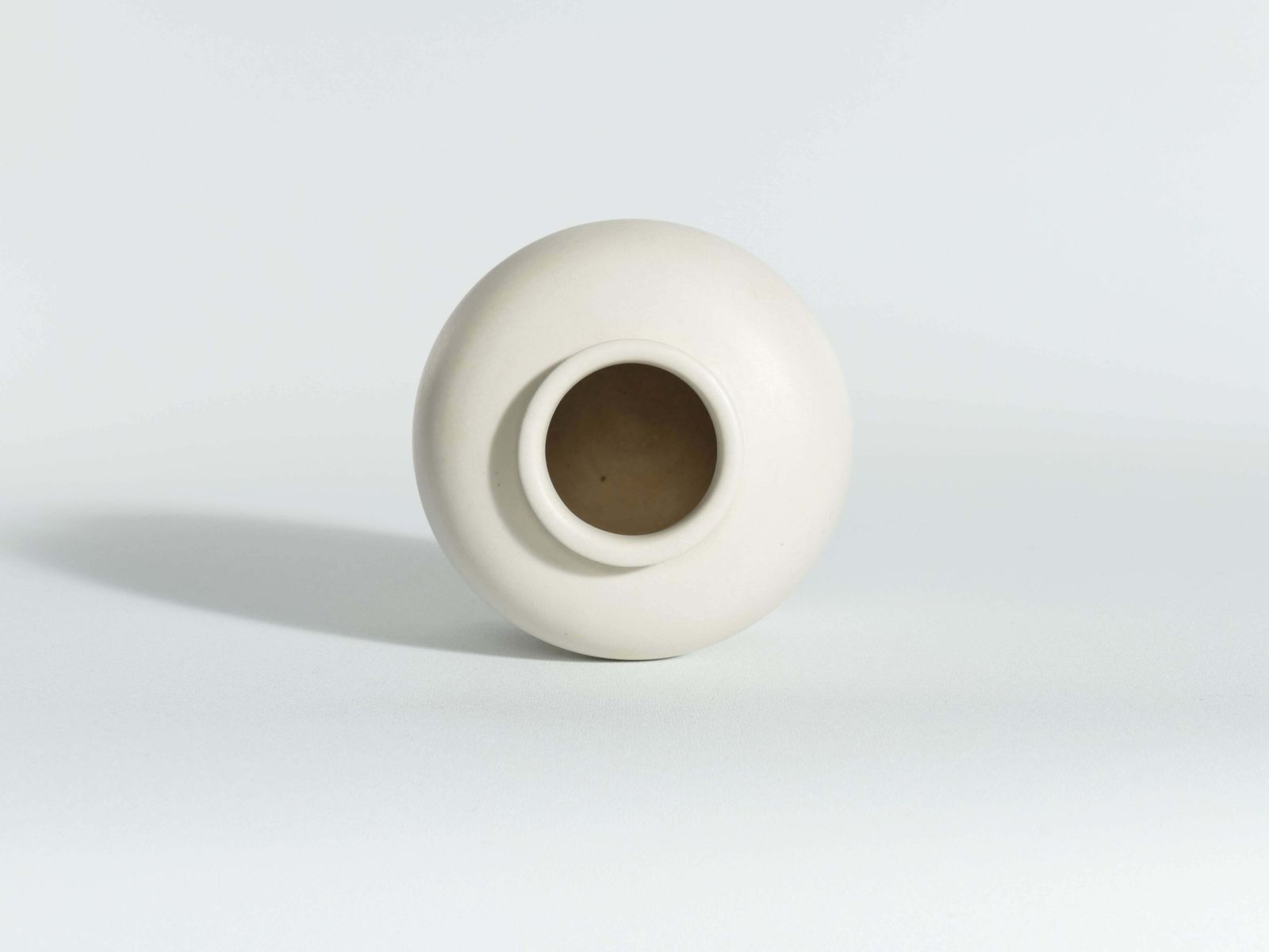 1940’s Scandinavian Modern Carrara Vase By Wilhelm Kåge For Gustavsberg photo vinterior