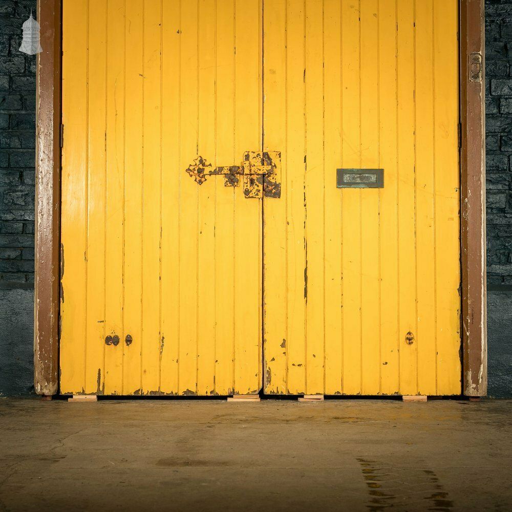 Framed Arch Top Doors, Set Of Oak Braced Vertical Plank Doors photo vinterior
