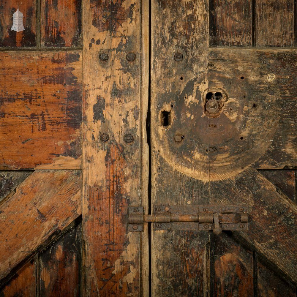 photo vinterior Framed Arch Top Doors, Set Of Oak Braced Vertical Plank Doors