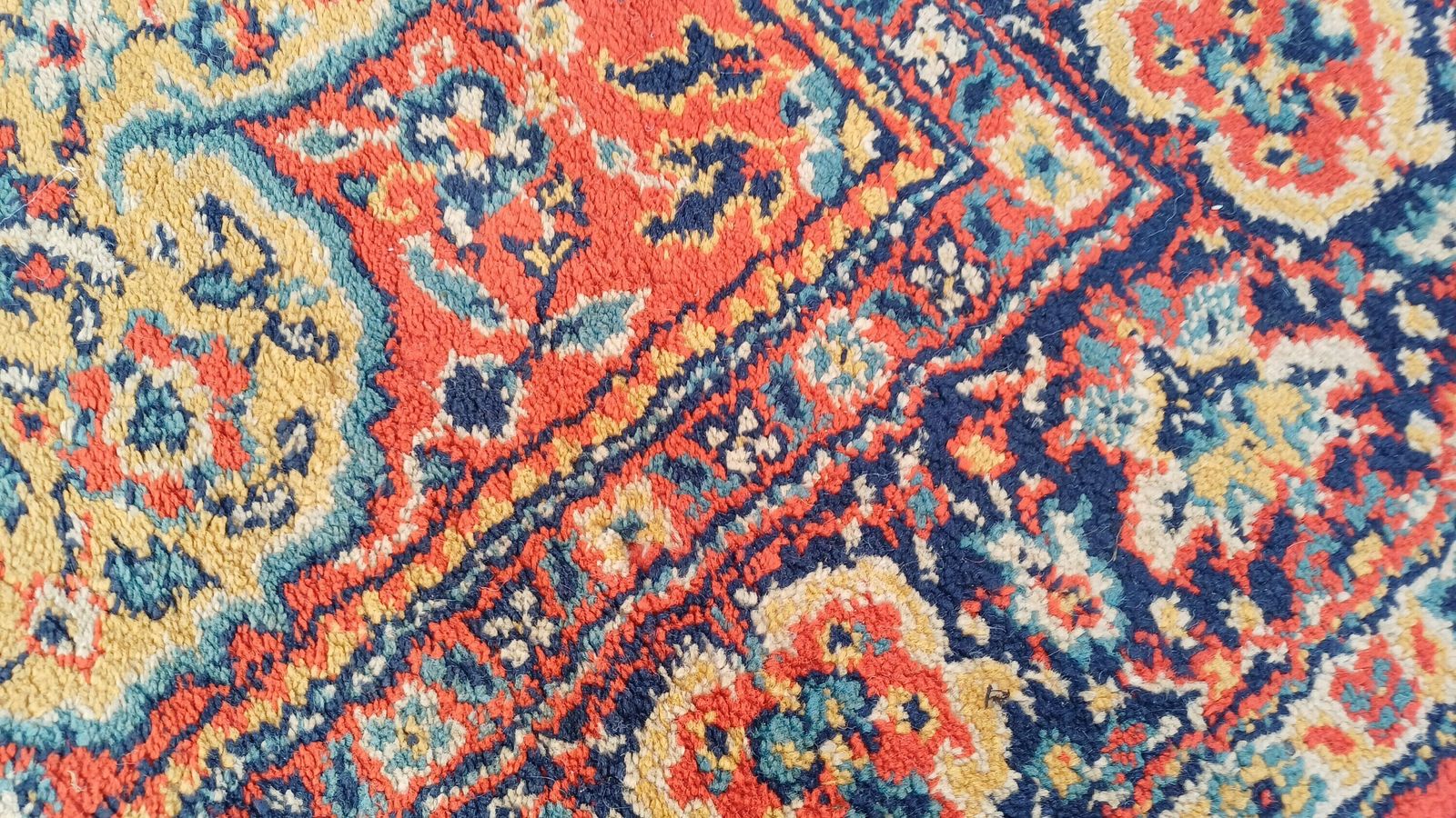 photo furniture Large Super Vintage Turkish Decorative Asian Style Rug. 200 X 135 Cm