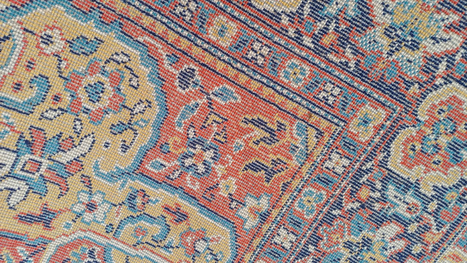 photo for sale Large Super Vintage Turkish Decorative Asian Style Rug. 200 X 135 Cm