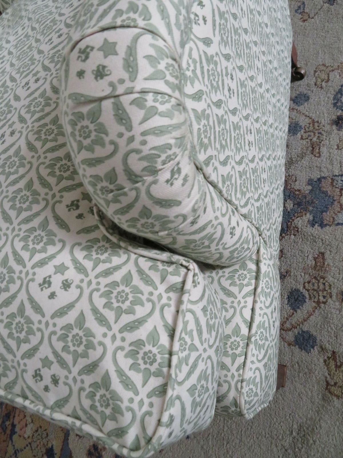 8160.0 Howard And Sons Bridgewater Armchair. photo
