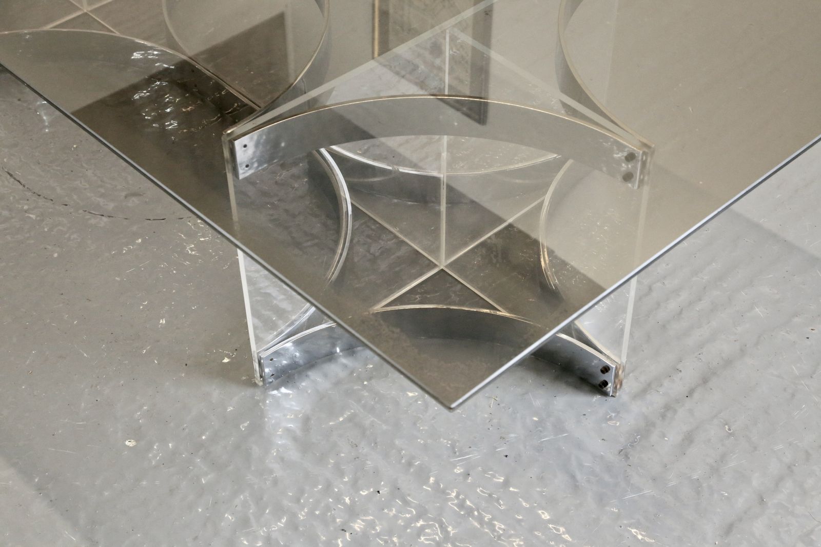 photo furniture Alessandro Albrizzi, Fine Mid Century Chrome Plated Steel & Lucite Coffee Table